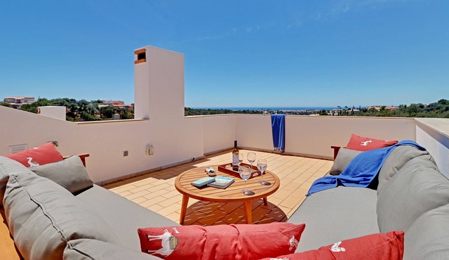 New Spacious modern 3-bedroom townhouse with sea view in Albufeira