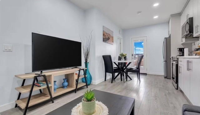 Newly Built Guesthouse Suite in Calgary