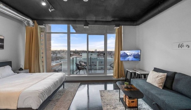 "Nova" Bright Studio |Sofa Bed |Mins to Saddledome in Calgary
