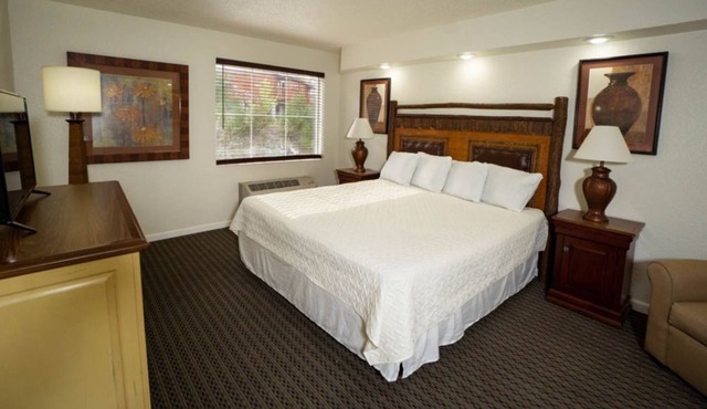 Oak Ridge at Branson Studio with Pool in Branson