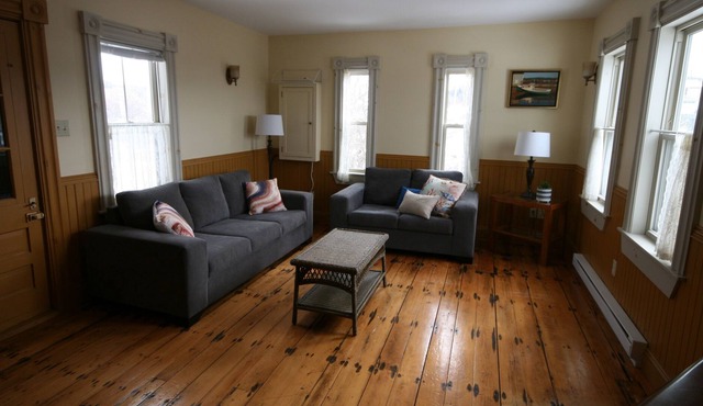Oceanfront Cottage - 1 minute from Peggy's Cove in Indian Harbour