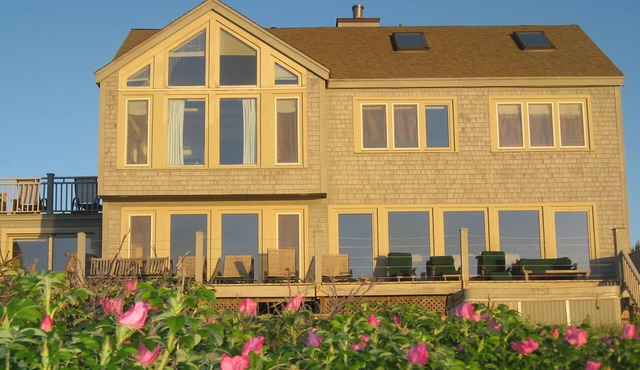 Oceanfront Luxury Home: 6BR - 4 King, 4.5 BA, Elevator, 3 Decks & Hot Tub