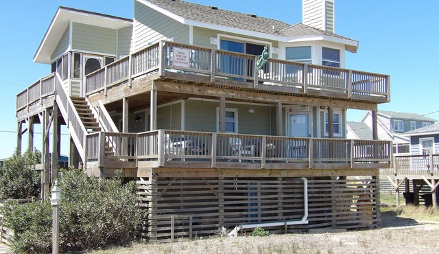 Oceanfront Pet Friendly, 4BR 3.5 BA luggage/baggage lift spectacular views in Rodanthe