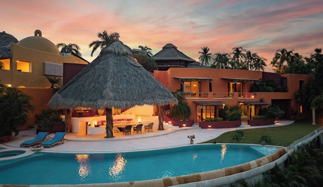 Oceanfront W/Beach Access in Gated Neighbourhood in Bahias de Huatulco