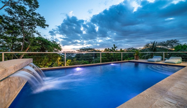Oceanview 4BR Villa Epic Sunsets Walk to Beaches, Dining & Concierge Service