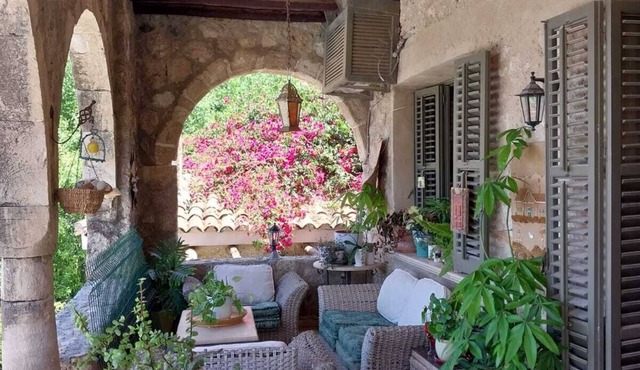 Original 2 bedroom Village Stone House with private pool, sea and mountain views