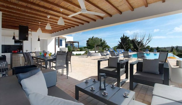 Outstanding Lagos Villa | 6 Bedrooms | Villa Alfarrobeira | Stunning Sea View in Lagos