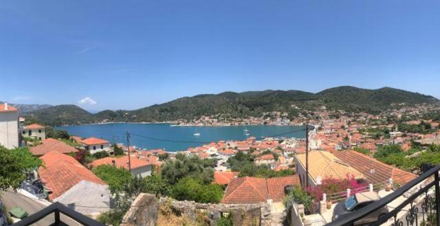 Panoramic View Villa in Vathi