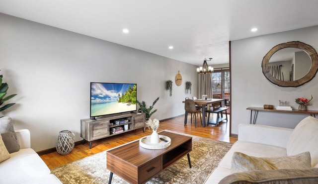 Paradise 4BR w/Pool & Games in Schaumburg