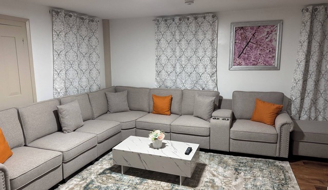 Peaceful 3-bedroom apartment with AC in charming Danvers in Danvers