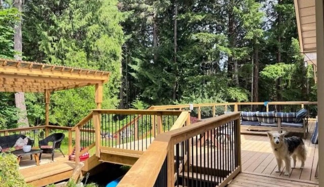 Peaceful getaway by the ocean in the privacy of trees in Comox Valley A