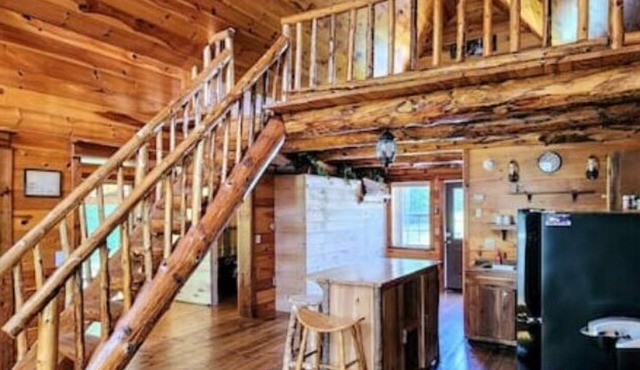 Peaceful Rustic Cabin in Clyde