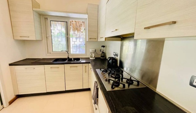 Peaceful villa with garden and swimming pool - 300 m from the beach