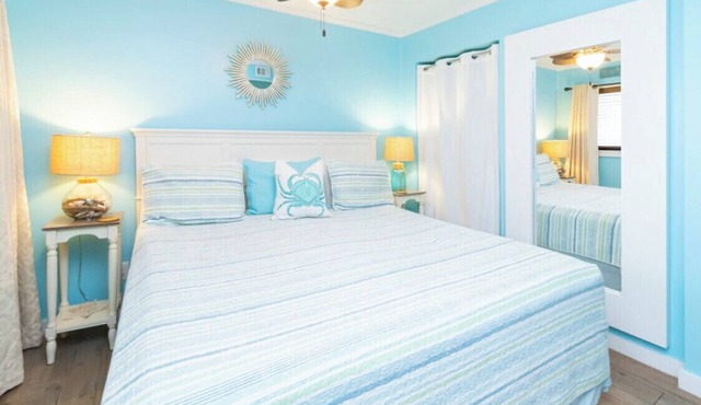 Peek of the ocean King size bed just Steps from the Beach