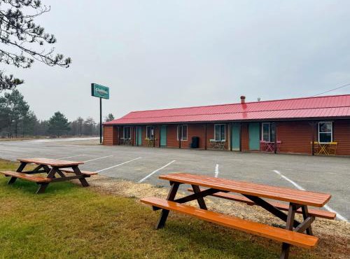 Peninsula Point Lodge in Rapid River