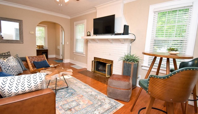 Peoria Heights Petite Charmer- A Block From it All!
