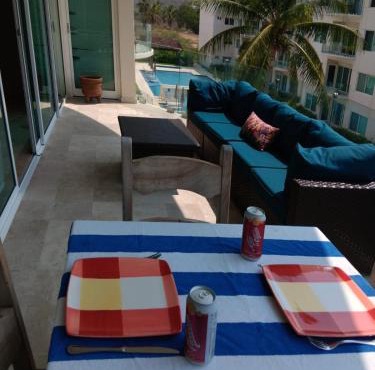 Perfectly located spacious apartment with 2 balconies in Ixtapa