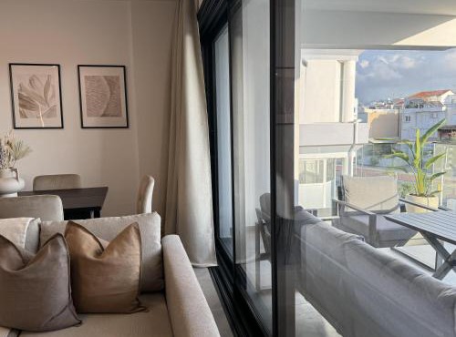 Phaedrus Living: White Hills Suites City View