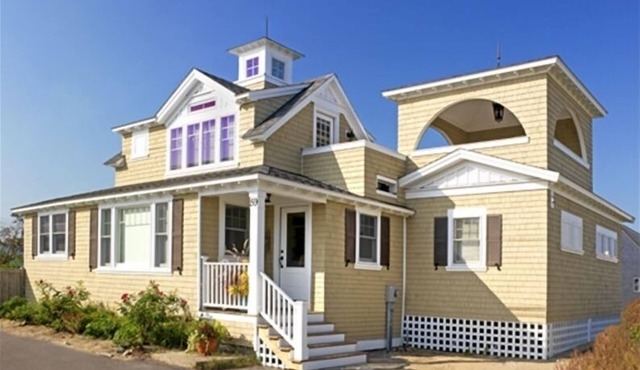 Plum Island - Charming 2 BR Cottage by the Sea