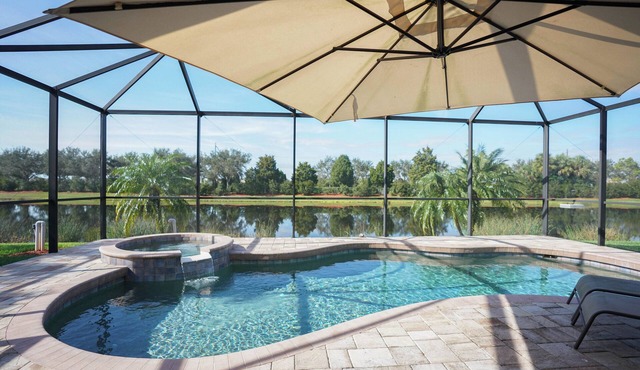 Pool Villa, 3BR/3BA, private heated pool, Golf Community, Pet friendly in Bradenton