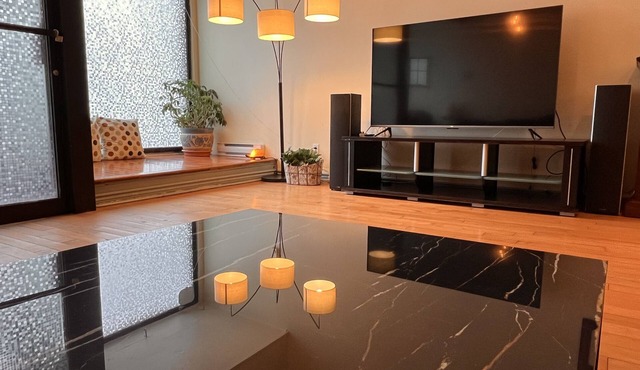 Private 3-level townhouse+23 Bed&Sofa bed+Sunny Terrace&Balcony+Free Parking in Montréal