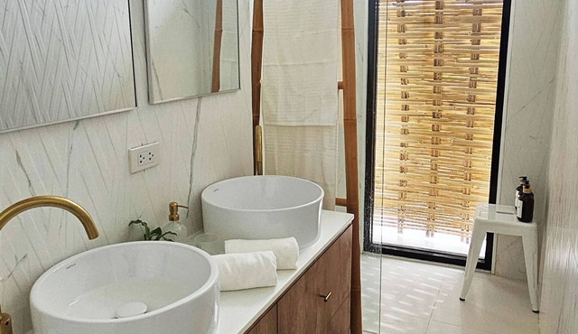 Private Jacuzzi Plunge Pool House - up to 5 guests. in Thab Prik