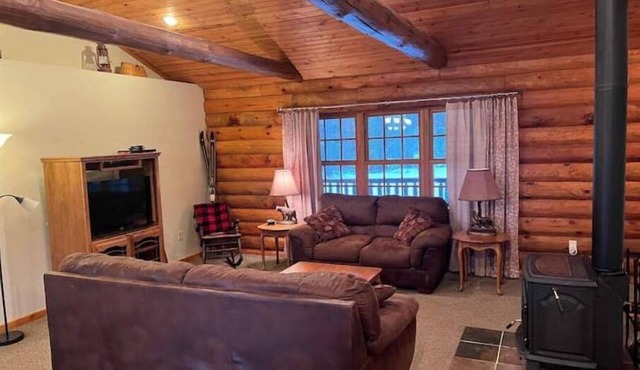 Private Log Cabin near Lake Arbutus and ATV trails