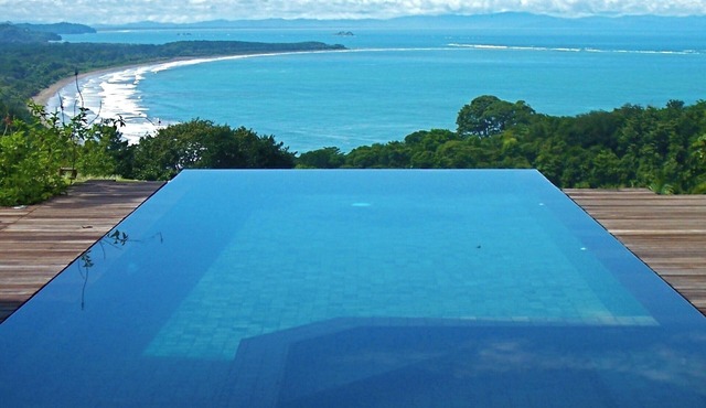 Private Nature Reserve. Stunning coast views. 3 minutes to the beach.