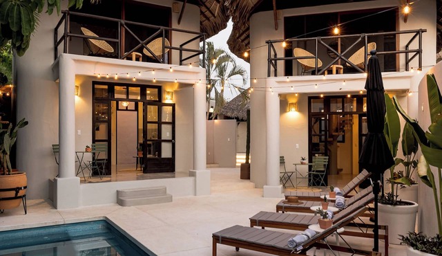 Private Pool, Chic, Step’s from beach in beautiful Puerto Escondido - WiFi, AC
