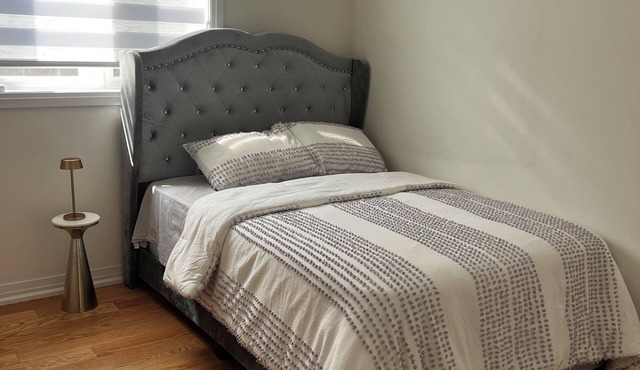 Private Room in Markham in Tiny