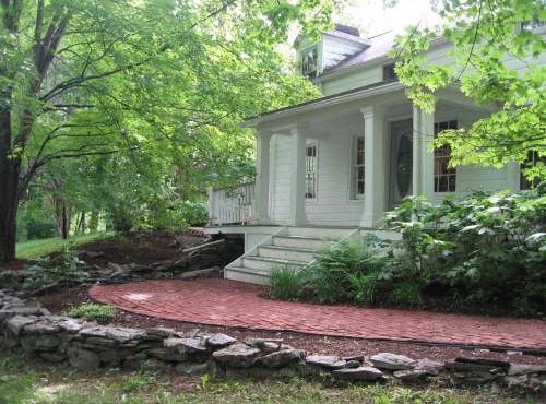 Private setting on country farm near Rhinebeck in Clinton Corners