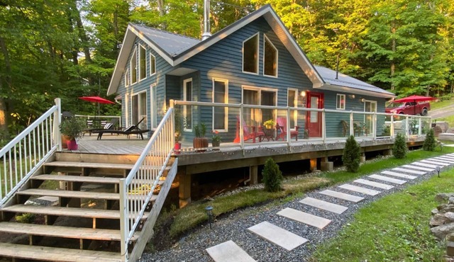 Private Waterfront Cottage/3-Bedroom/Hot Tub in Utterson