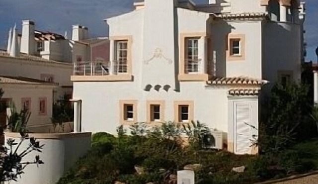 Property With Views Over Golf Resort in Vale do Poco