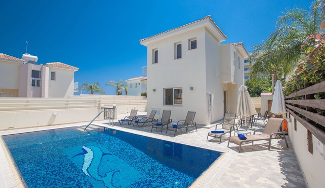 Protaras Holiday Villa PV5 - a villa that sleeps 7 guests in 3 bedrooms