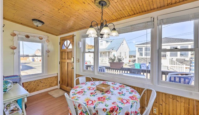 Quaint Hampton Villa - Walk to Beach and Dining in Hampton