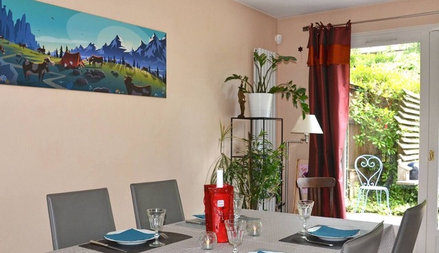Quiet cottage with private pool 5 minutes from the lake by car