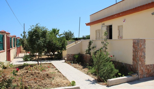 Quiet detached house in Triscina di Selinunte at 8 min. walk from the sea