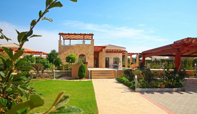 R 240 Luxurious 3 Bedroom Superior Villa with Full Air Con