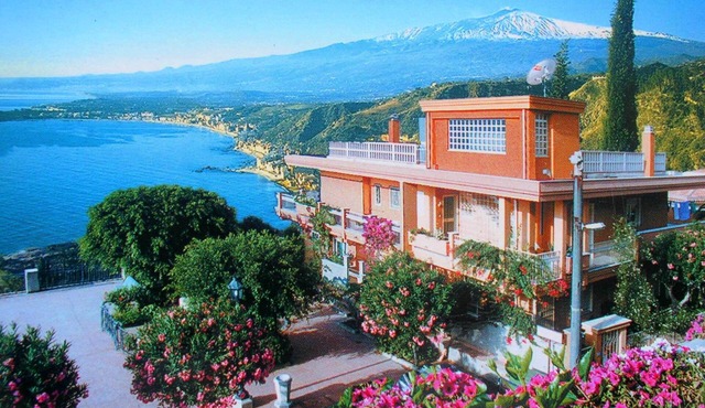 Residence Schuler - Apartment 'C' with sea and Mount Etna view