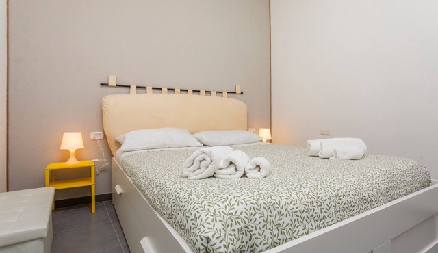 Room 'Annunziata - Pistacchio Bronte' with Balcony, Wi-Fi and Air Conditioning
