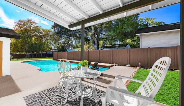 Rustic 3-BR Cottage with Pool in Monrovia