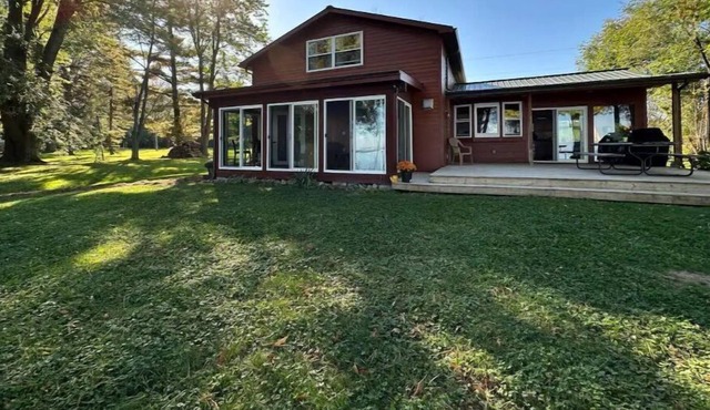 Rustic Lakefront Oasis in Alburgh