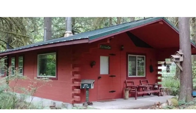 Rustic OFF GRID Cabin plus bunk house sleeps 6! in Marblemount