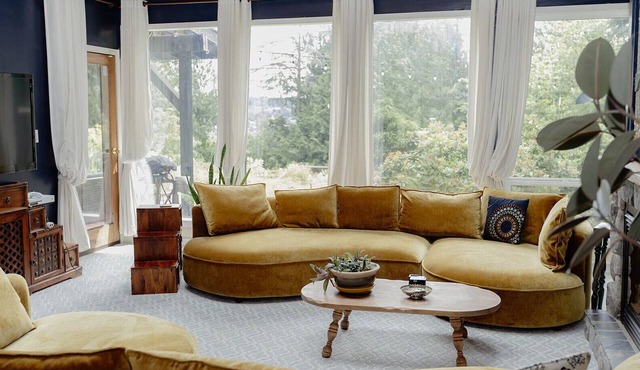 Rustic & Serene Forest 4 Bedroom Home - West Coast Retreat in Willis Point