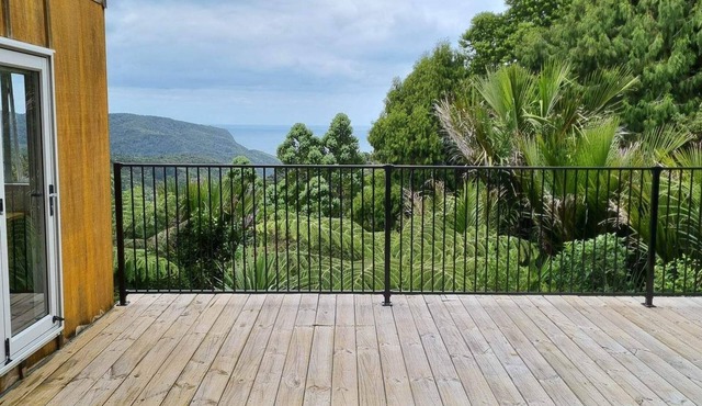 Rustic Vibes and Privacy on the West Coast! in Piha