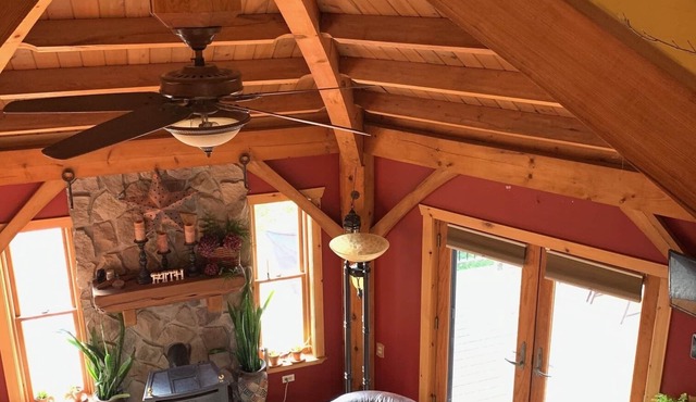 RUSTIC yet ELEGANT! TALL TIMBERS LODGE in the Thousand Islands in Cape Vincent