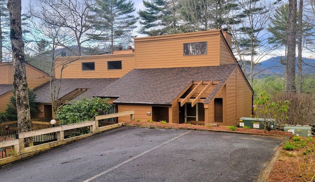 Sapphire Ridge Townhouse, Sapphire Ridge Townhouse in Jackson County