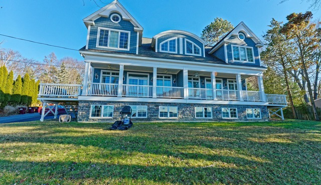 Saratoga Lake #1 - Spacious and Modern Townhome