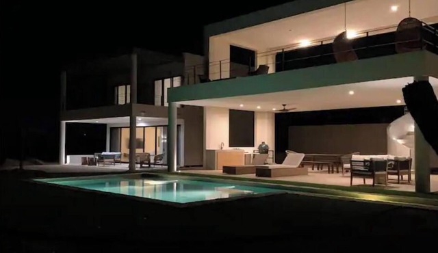 Secluded Villa: Pool, Fire-pit, 5min to the beach!