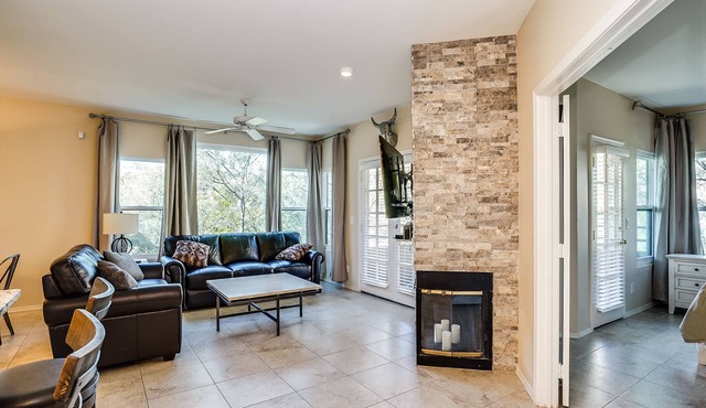 Serene Catalina Foothills Condo - Pool, Hottub, Spectacular Mountain & City View in Tucson
